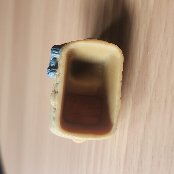 2008 McDonalds toy Madame Alexander Toto from Wizard of Oz in basket - Picture 5 of 6